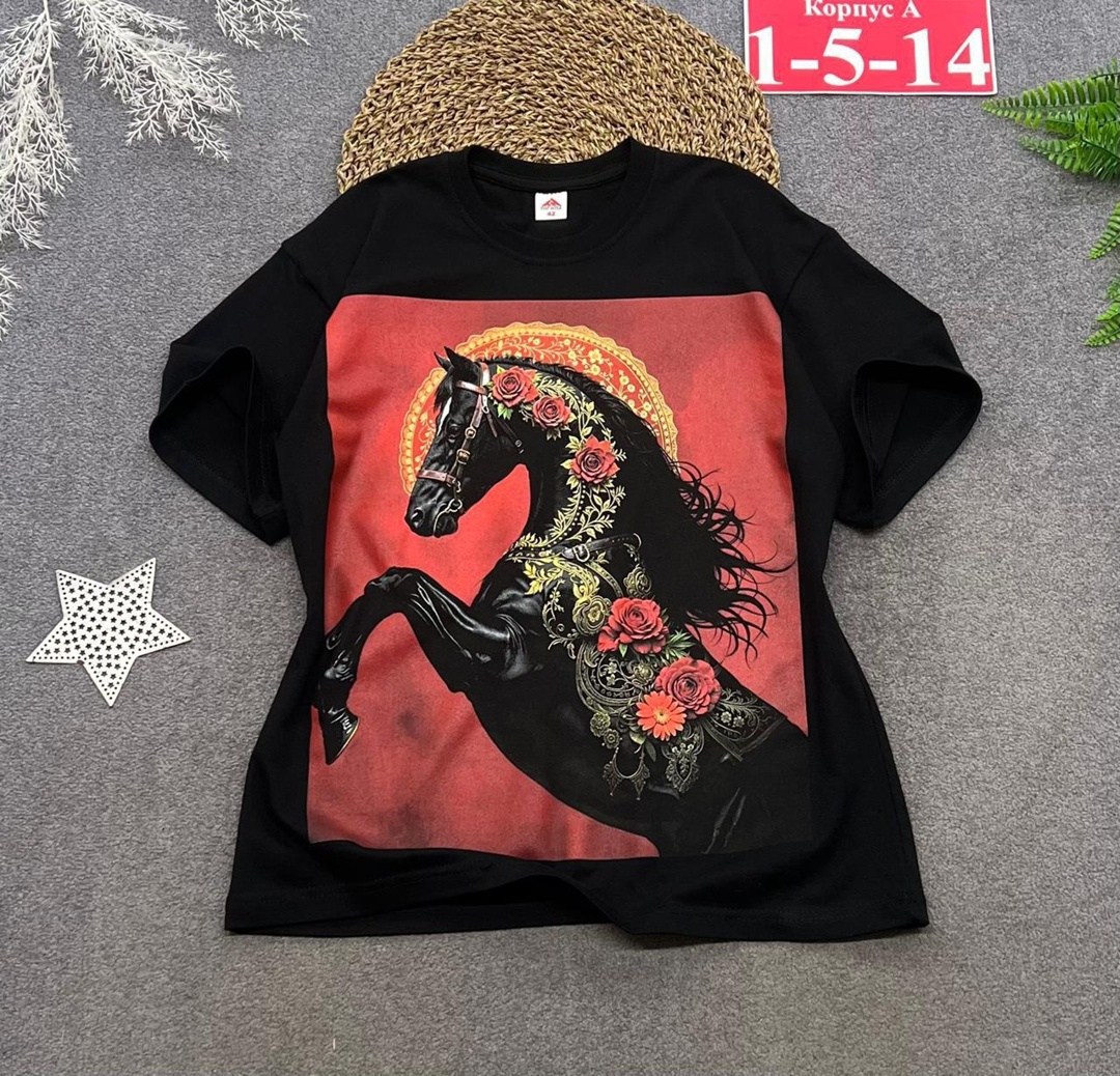 футболка,футболка с лошадьми,футболка с принтом,женская футболка,футболка с рисунком