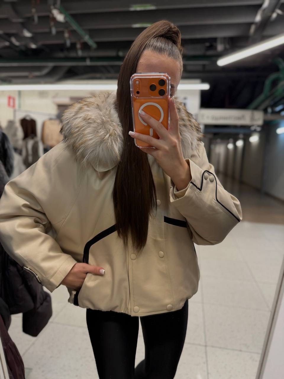 куртка модная,зимние куртки,пуховики с натуральным мехом,бежевый пуховик,женская куртка