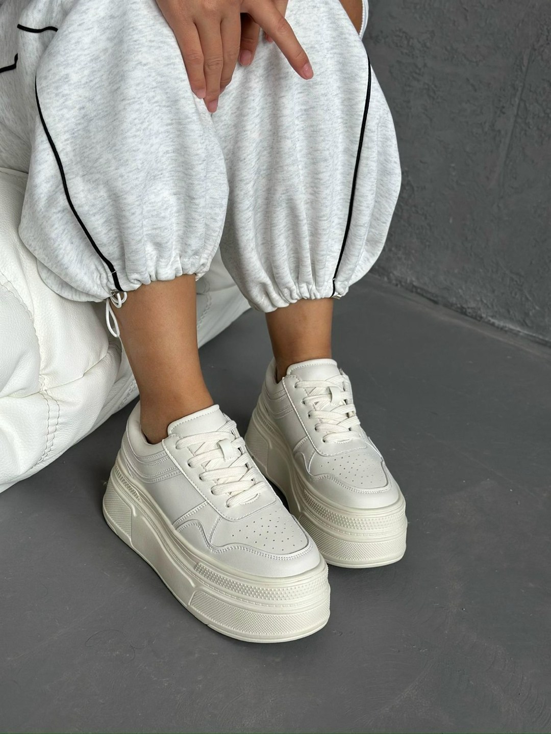 ,кроссовки женскиe,кеды женски,белые кроссовки,модные кроссовки