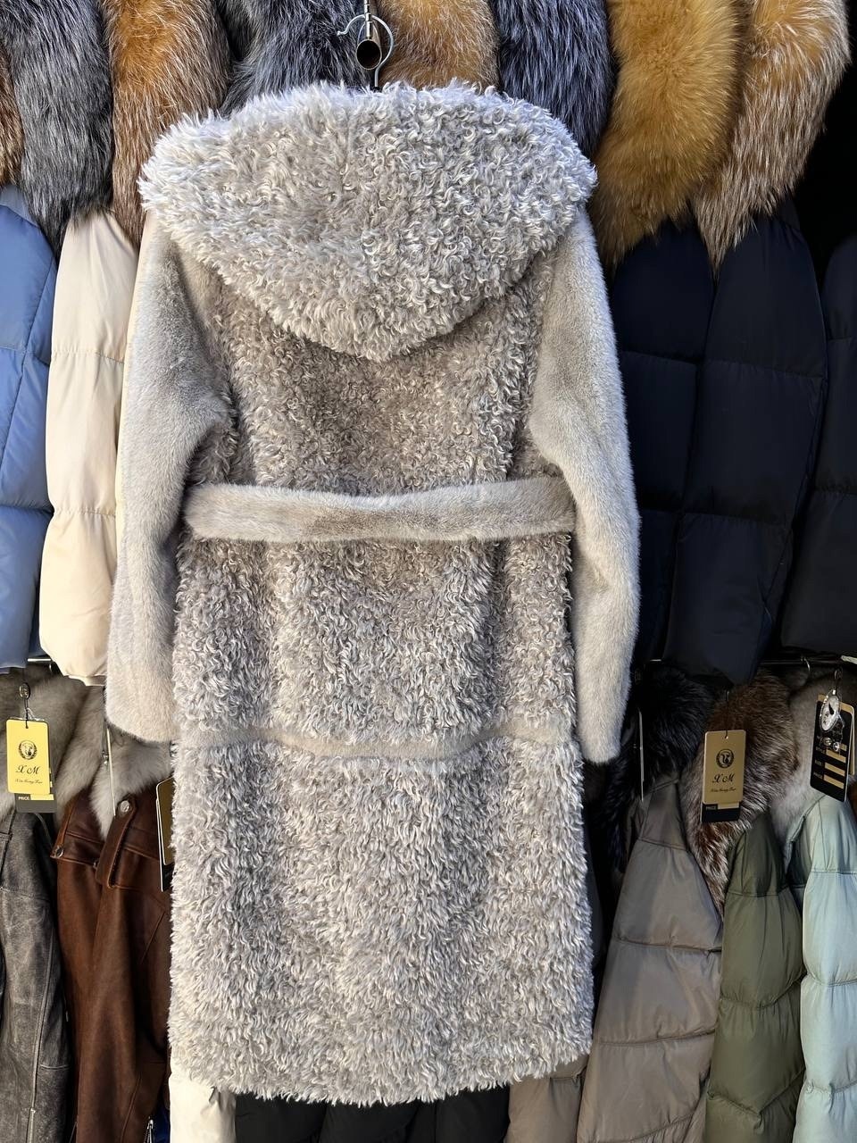 шуба из мутона,комбинированная шуба из каракуля,меховая шуба,пальто комбинированное,меховое пальто