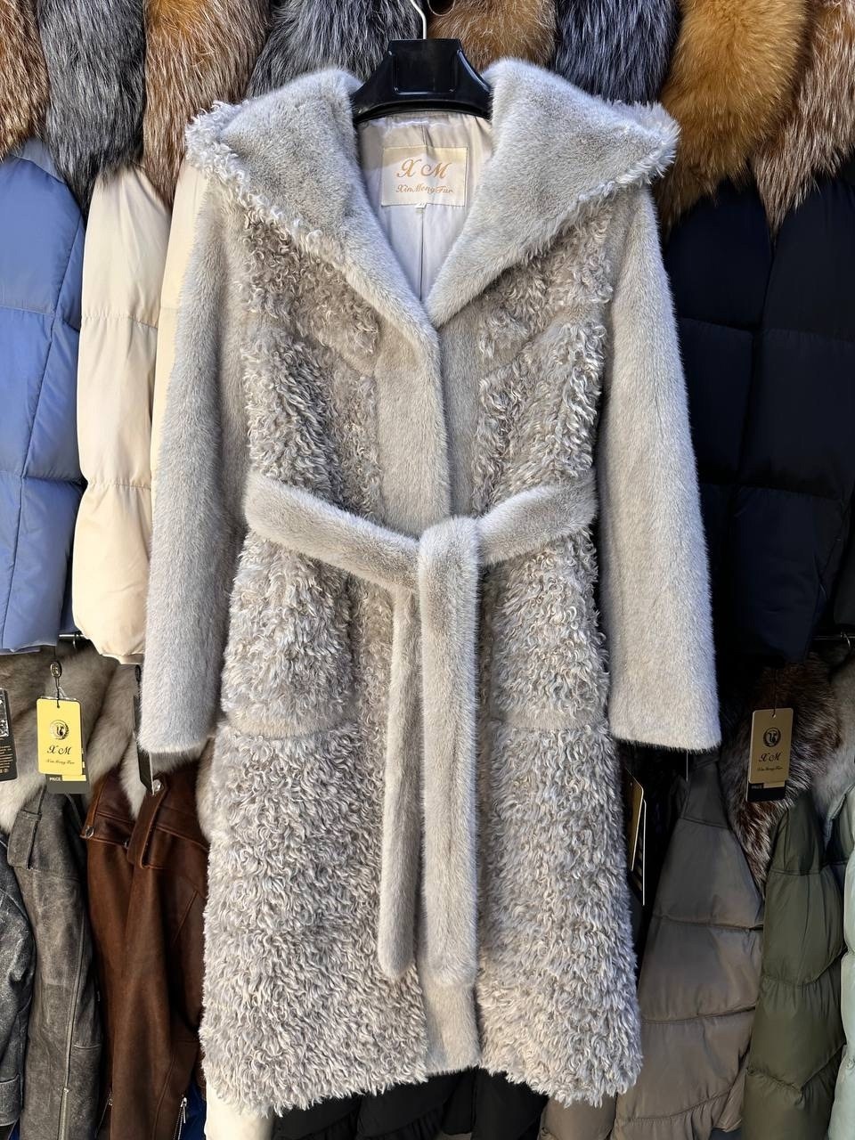 шуба из мутона,комбинированная шуба из каракуля,меховая шуба,пальто комбинированное,меховое пальто
