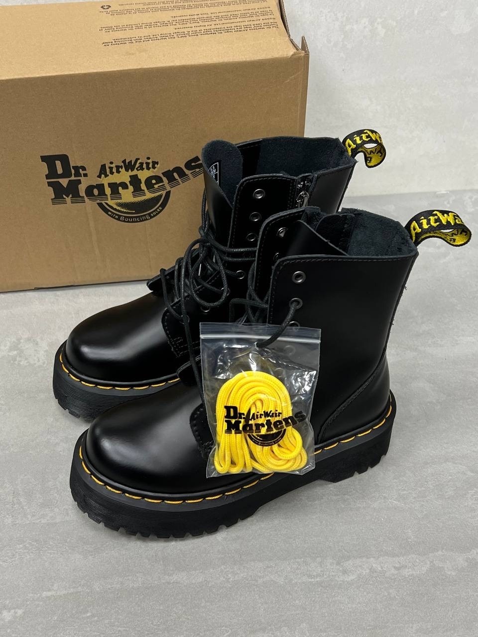 ,ботинки dr martens, женская,мартинсы ботинки с шипами,ботинка
