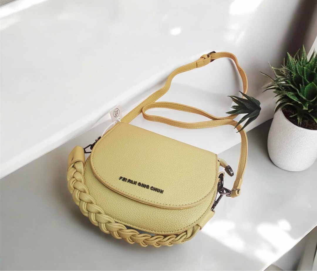 женская сумка prada,сумка прада серая через плечо,сумка prada,сумка стильная модная,модная сумка