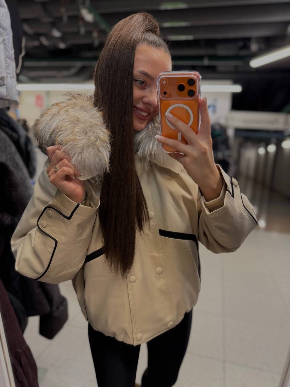 куртка модная,зимние куртки,пуховики с натуральным мехом,бежевый пуховик,женская куртка