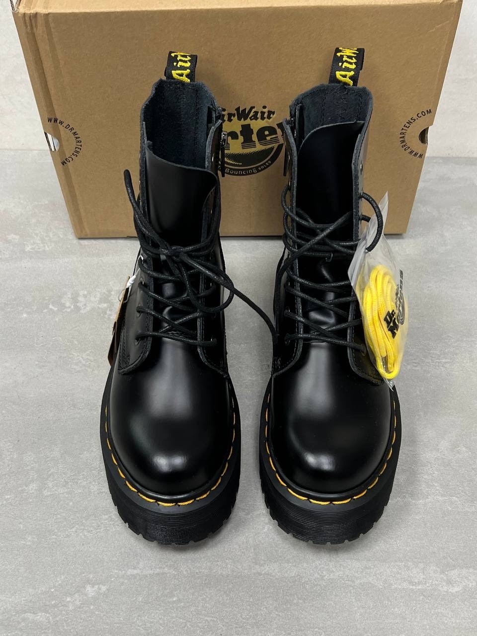 ,ботинки dr martens, женская,мартинсы ботинки с шипами,ботинка