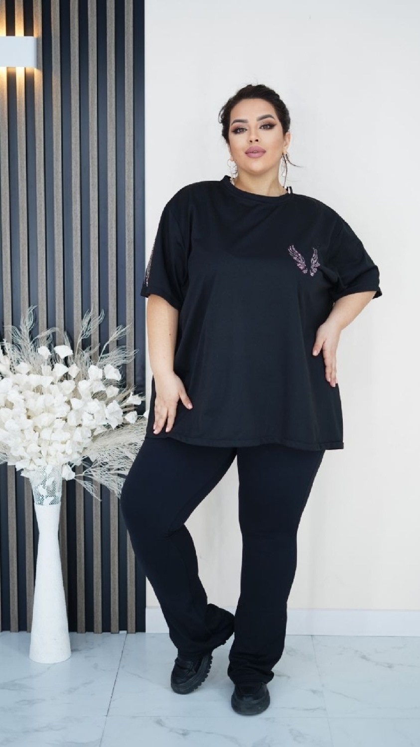 футболка больших размеров со стразами,футболка оверсайз со стразам,футболка базовая со стразами оверсайз, больших размеров,футболка с стразами