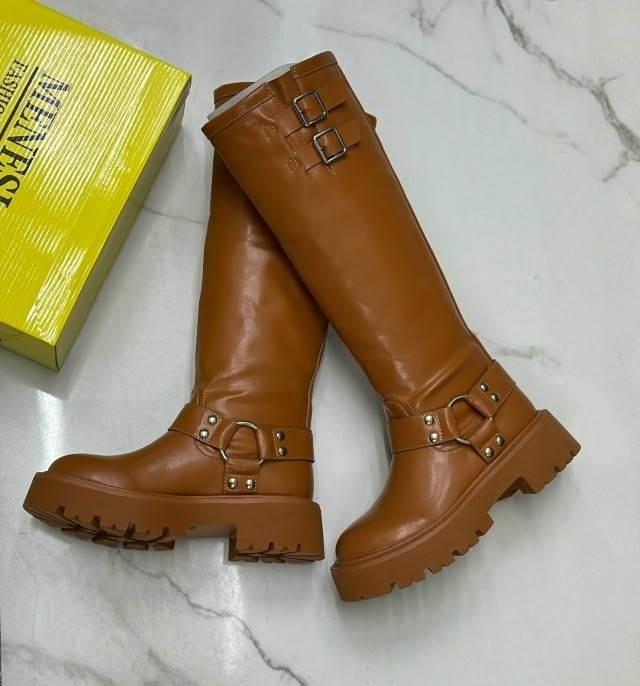 ,модные сапоги,высокие сапоги,сапог женский,сапоги до колен