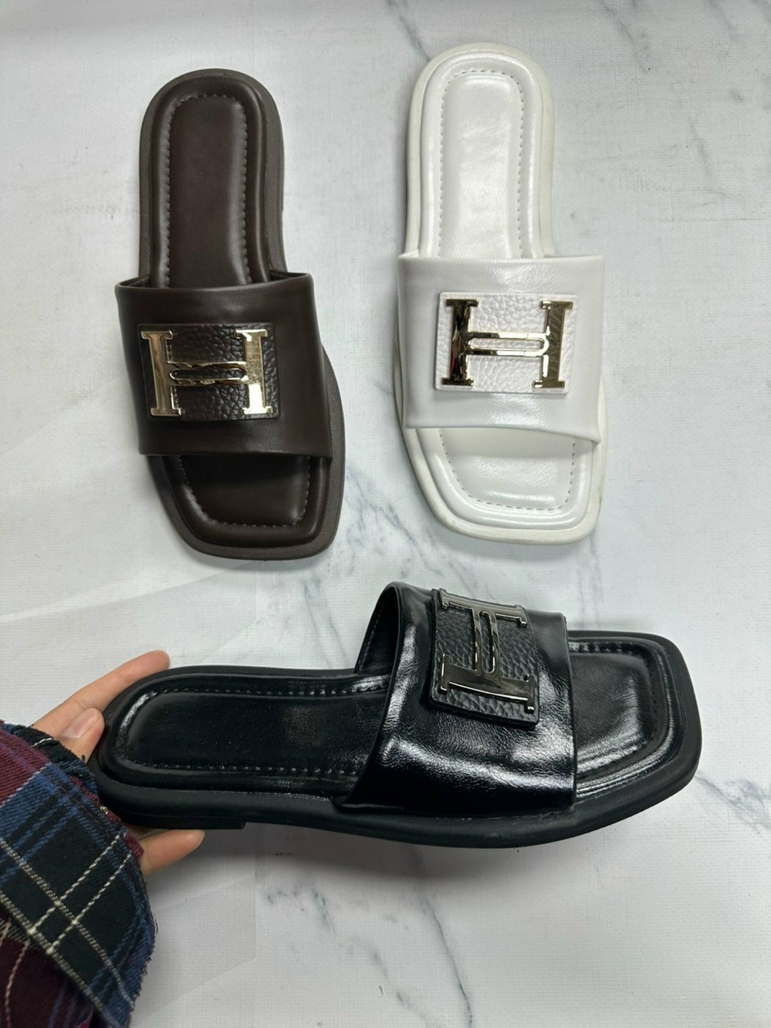 шлепанцы женские,закрытые шлепки брендовые,модные шлепанцы,шлепанцы женские из натуральной кожи,шлепанцы на плоской подошве