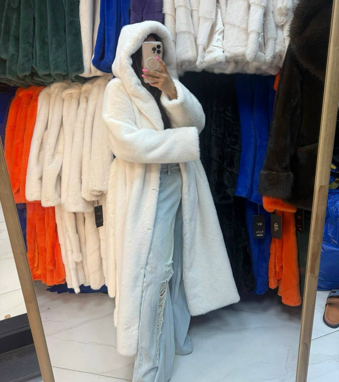 шуба искусственная,шуба белая,удлиненная шуба,шуба из искусственного меха,шубка