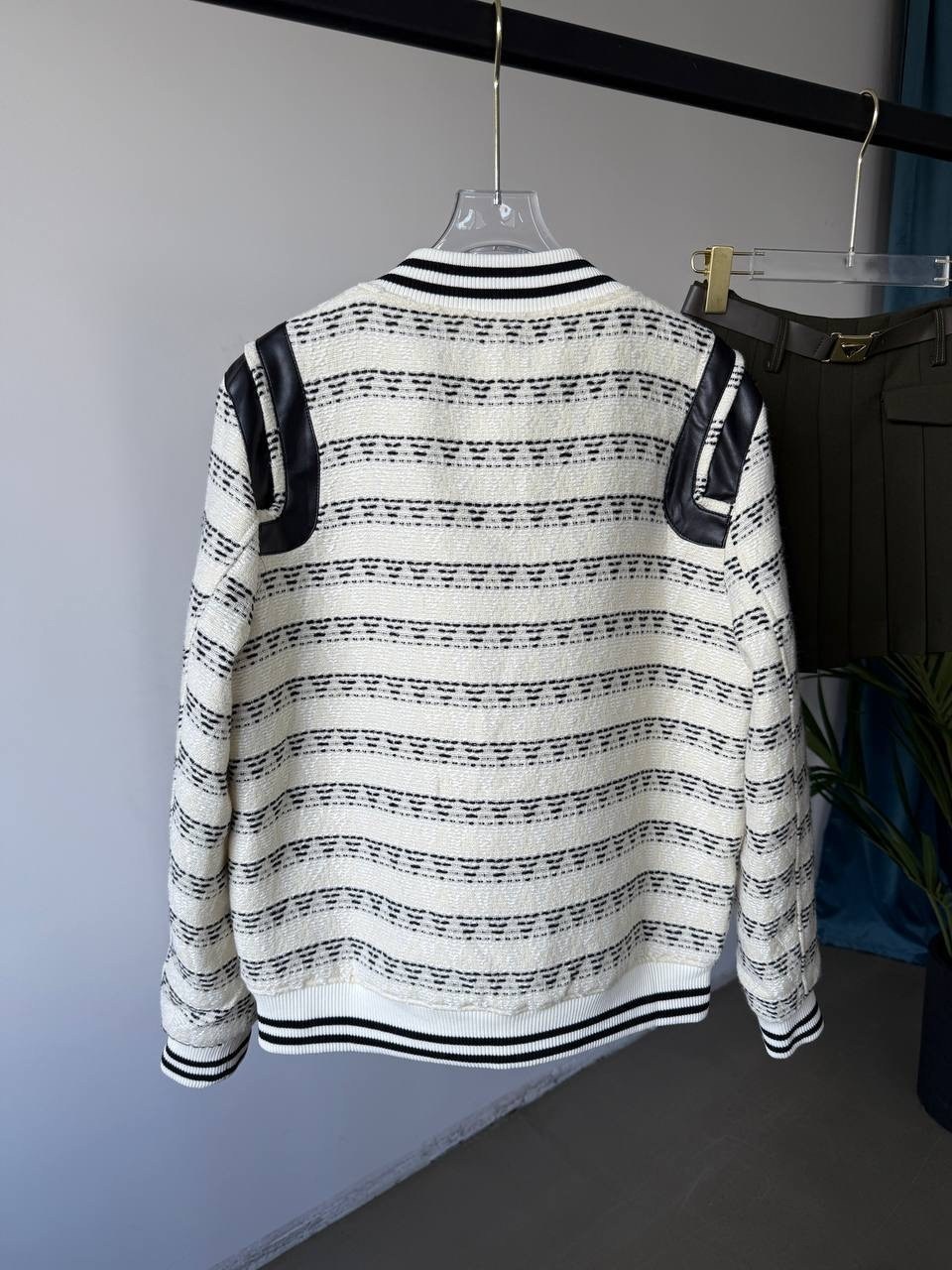 куртка бомбер,бомбер женская,бомбер на девушке,юбка стильная