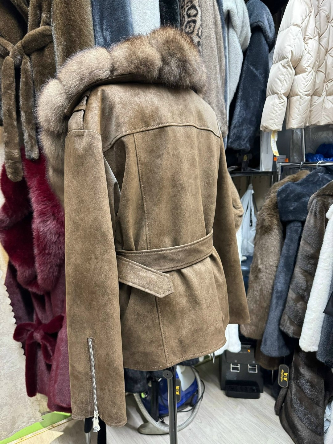 куртка меховая,куртка кожаная с мехом,куртка с мехом,пальто с мехом,меховые изделия