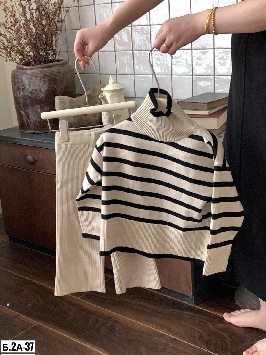 вязаный костюм для девочек,комплект детской одежды для девочки,трикотажные костюмы,свитер для девочек,свитер в полоску для девочек