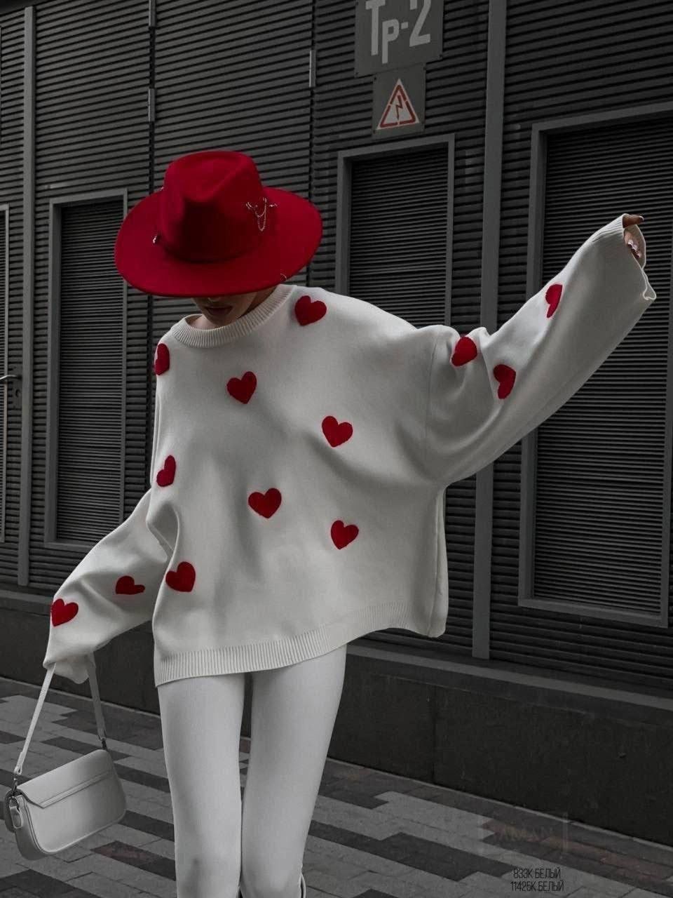 свитер сердце оверсайз,свитер оверсайз с сердечками,свитер с сердечками,акрил свитер,кофта оверсайз