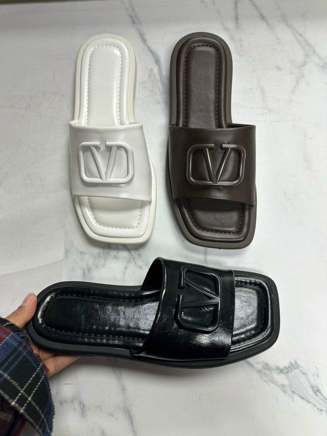 шлепанцы женские,закрытые шлепки брендовые,модные шлепанцы,шлепанцы женские из натуральной кожи,шлепанцы на плоской подошве