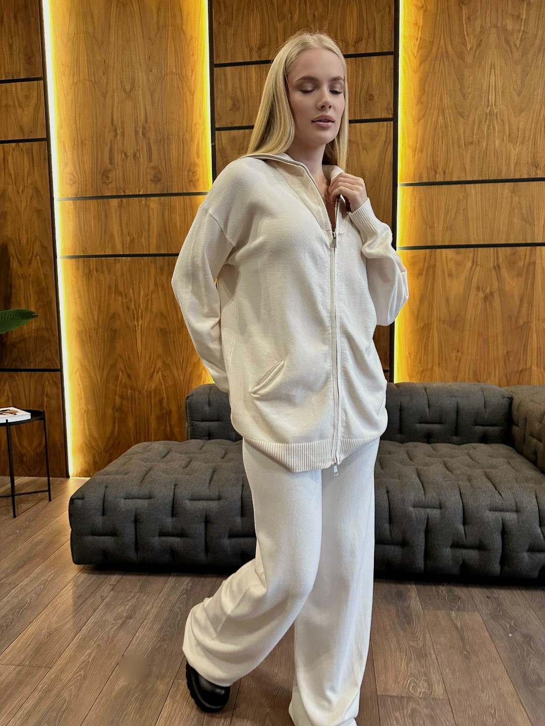 костюмы брючные,женский брючный костюм,шелковый брючный костюм женский,женский костюм с брюками,бежевый костюм