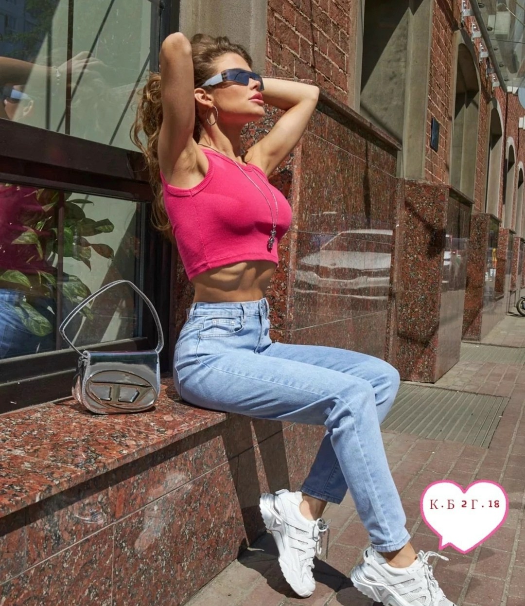 джинсы бананы женские,джинсы женские,джинсы мом,женские джинсы мом,джинсы модные