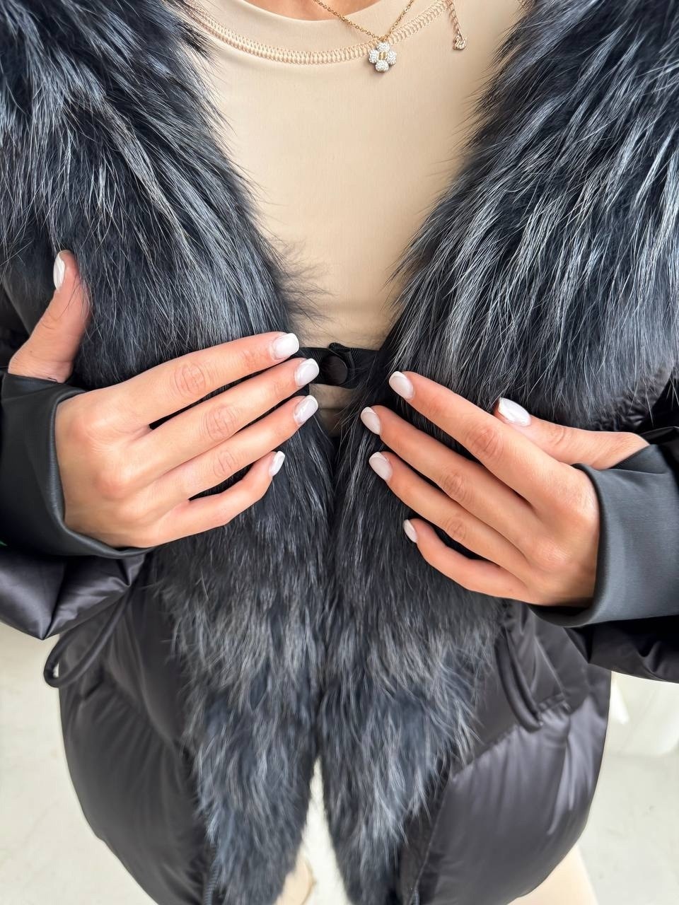 пуховики с мехом,пуховики с натуральным мехом,куртка пуховик с натуральным мехом,пуховик черный,пуховик женский