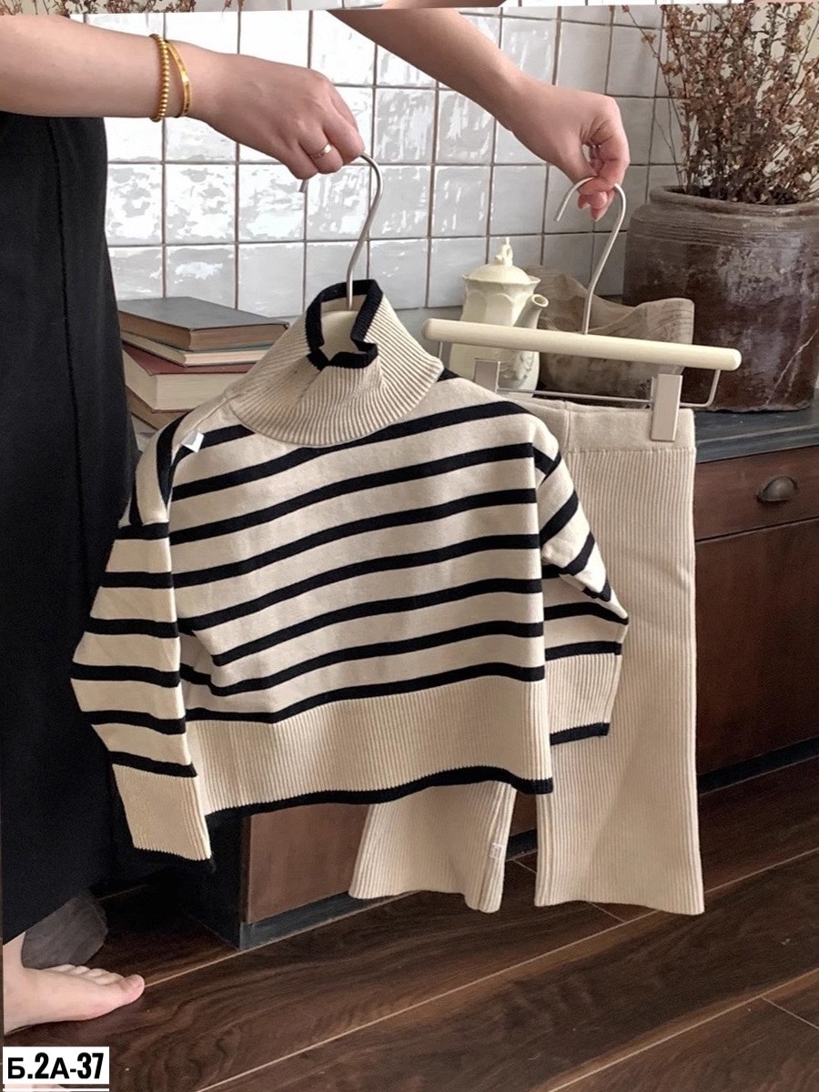 вязаный костюм для девочек,комплект детской одежды для девочки,трикотажные костюмы,свитер для девочек,свитер в полоску для девочек