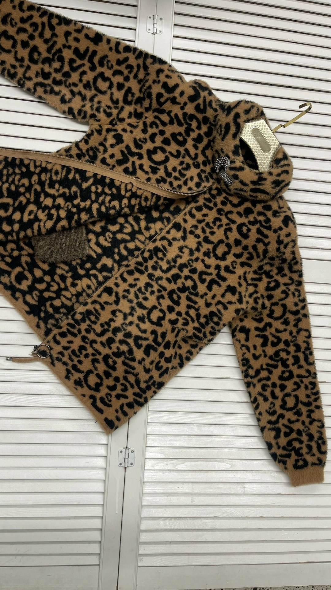 женская шуба,шуба искусственная,куртка барашек,шикарная толстовка,женская кофта