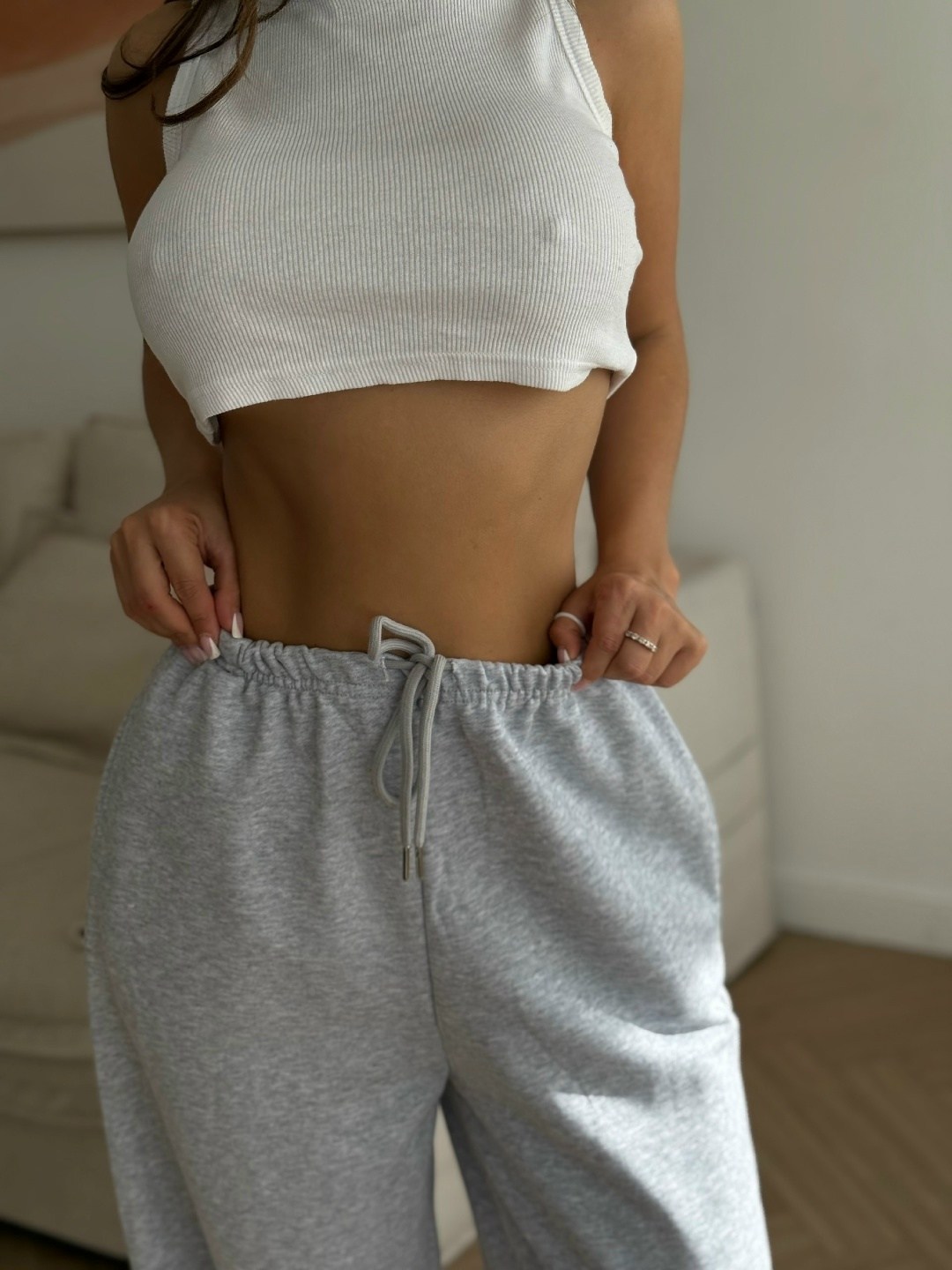серые спортивные штаны,брюки джоггеры,джоггеры серые,спортивные брюки женские,брюки спортивные