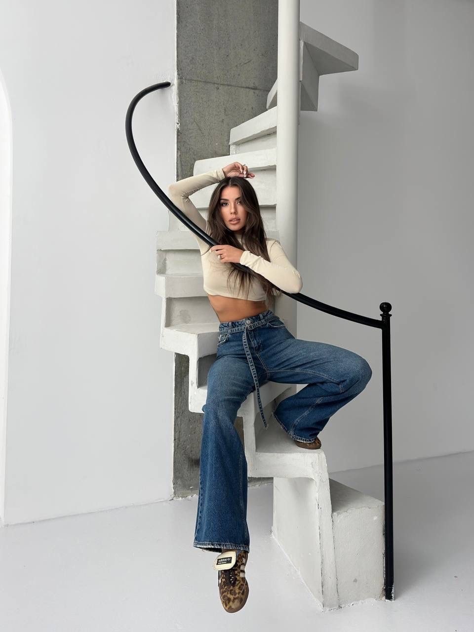 женские широкие джинсы,джинсы широкие,женские джинсы,стильные джинсы,джинсы брюки