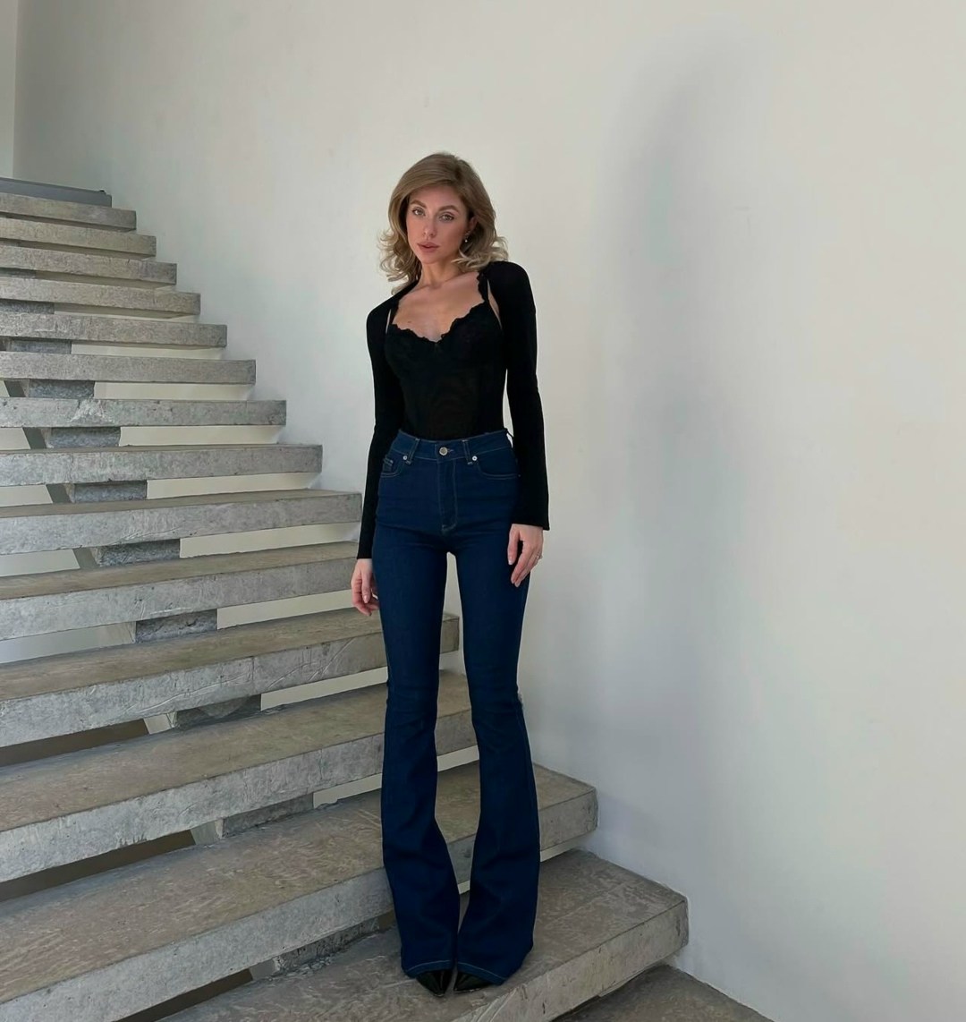 женские джинсы клеш,джинсы клеш от колена с высокой посадкой,рваные джинсы клеш,женские джинсы,джинсы клеш с высокой талией