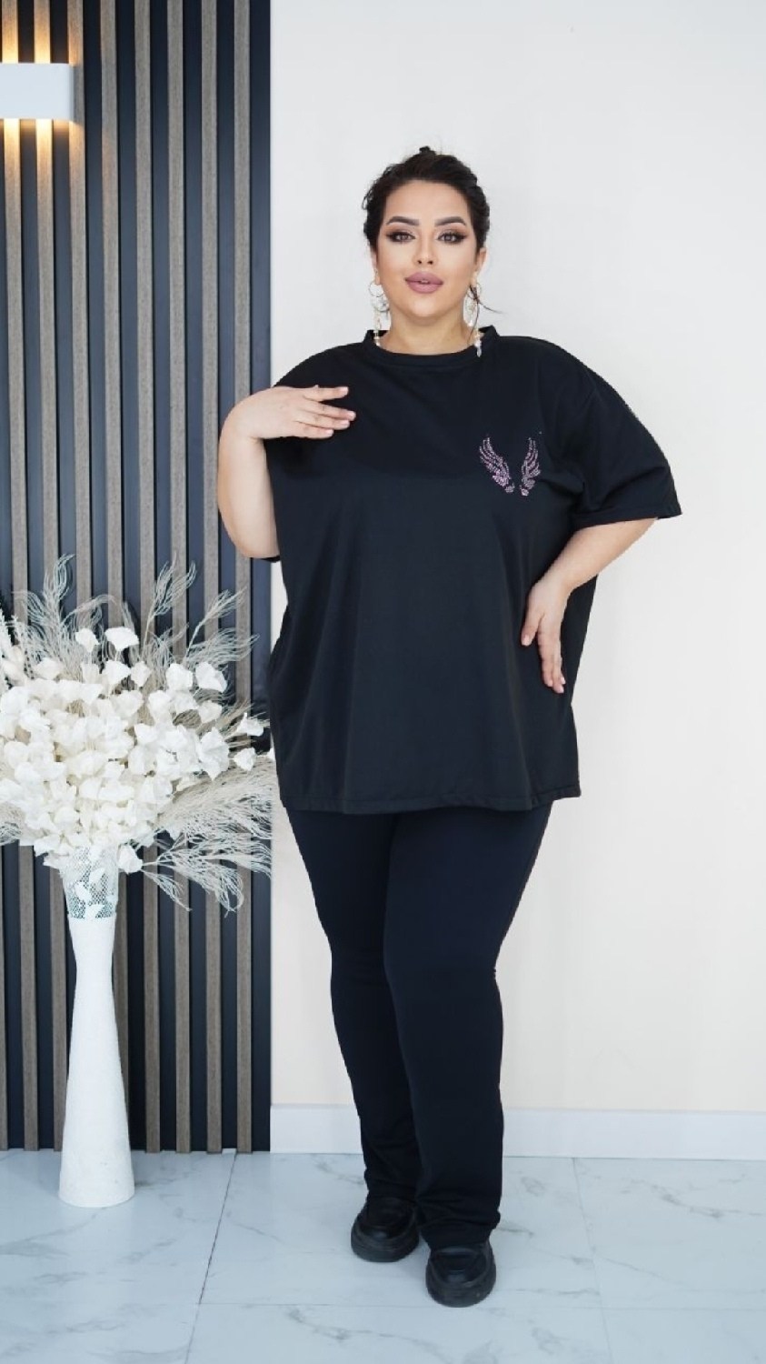 футболка больших размеров со стразами,футболка оверсайз со стразам,футболка базовая со стразами оверсайз, больших размеров,футболка с стразами