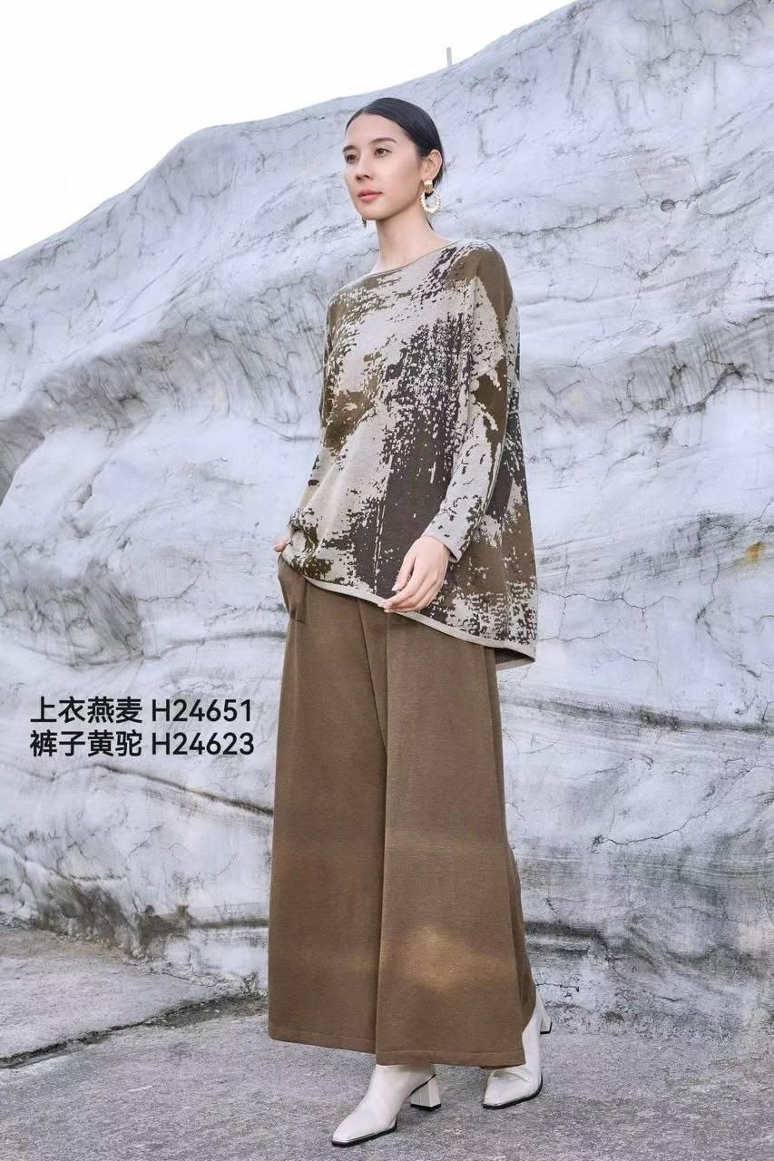 трикотажные костюмы,джемпер с принтом,широкие брюки,женская мода