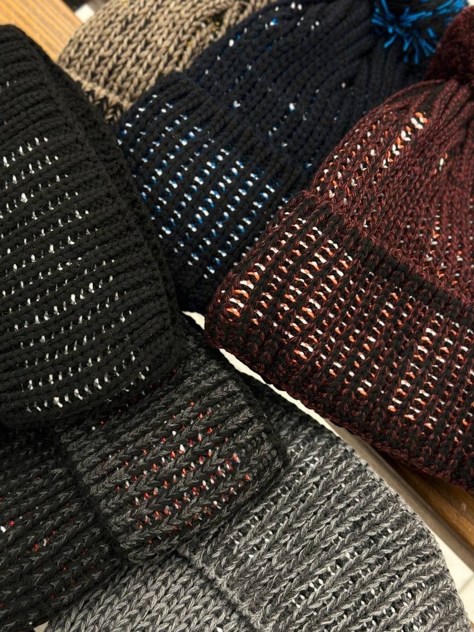 мужская вязаная шапка с помпоном,мужская вязаная шапка,шапка мужская с помпоном,шапка вязаная,мужская шапка