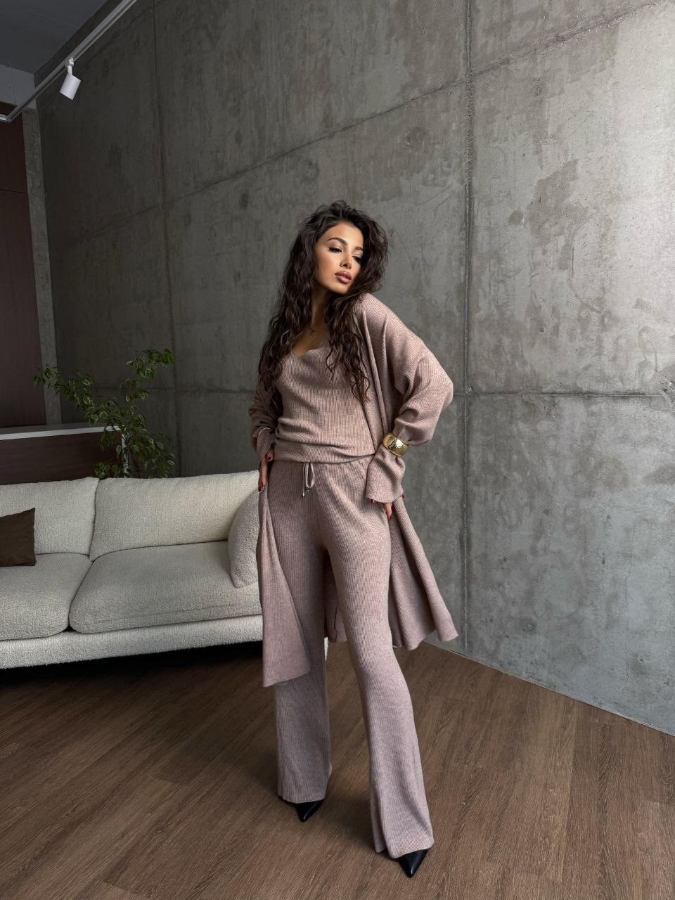 костюмы брючные,трикотажный брючный костюм,трикотажные костюмы,костюмы женские,кардиган голубой