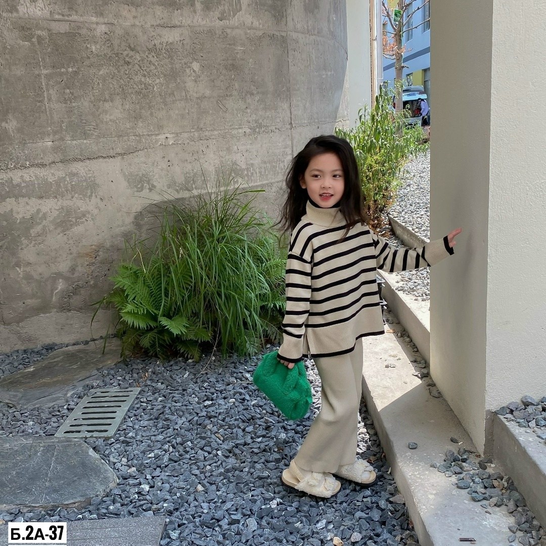 вязаный костюм для девочек,комплект детской одежды для девочки,трикотажные костюмы,свитер для девочек,свитер в полоску для девочек