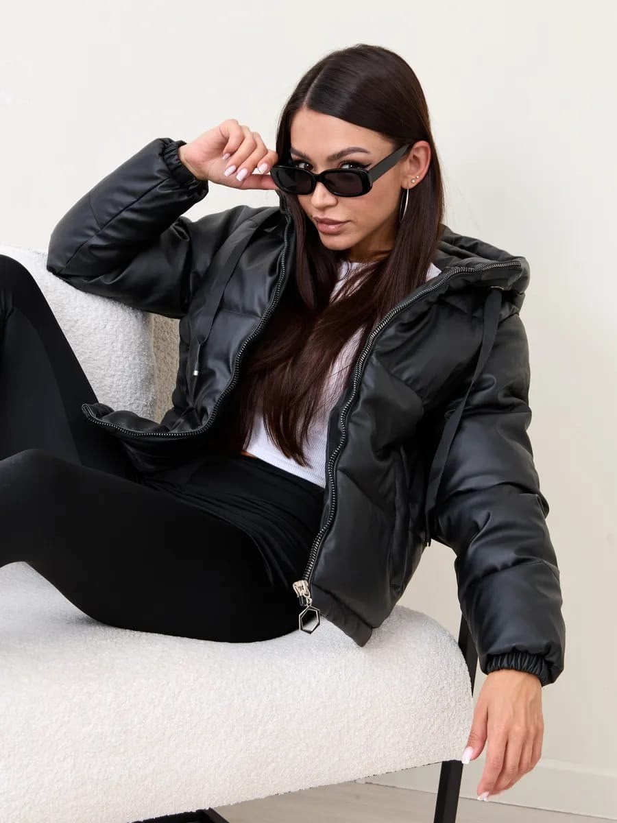 бежевая куртка женская демисезонная с капюшоном,бежевая куртка демисезонная,куртка женская,куртка модная,стильная куртка из экокожи