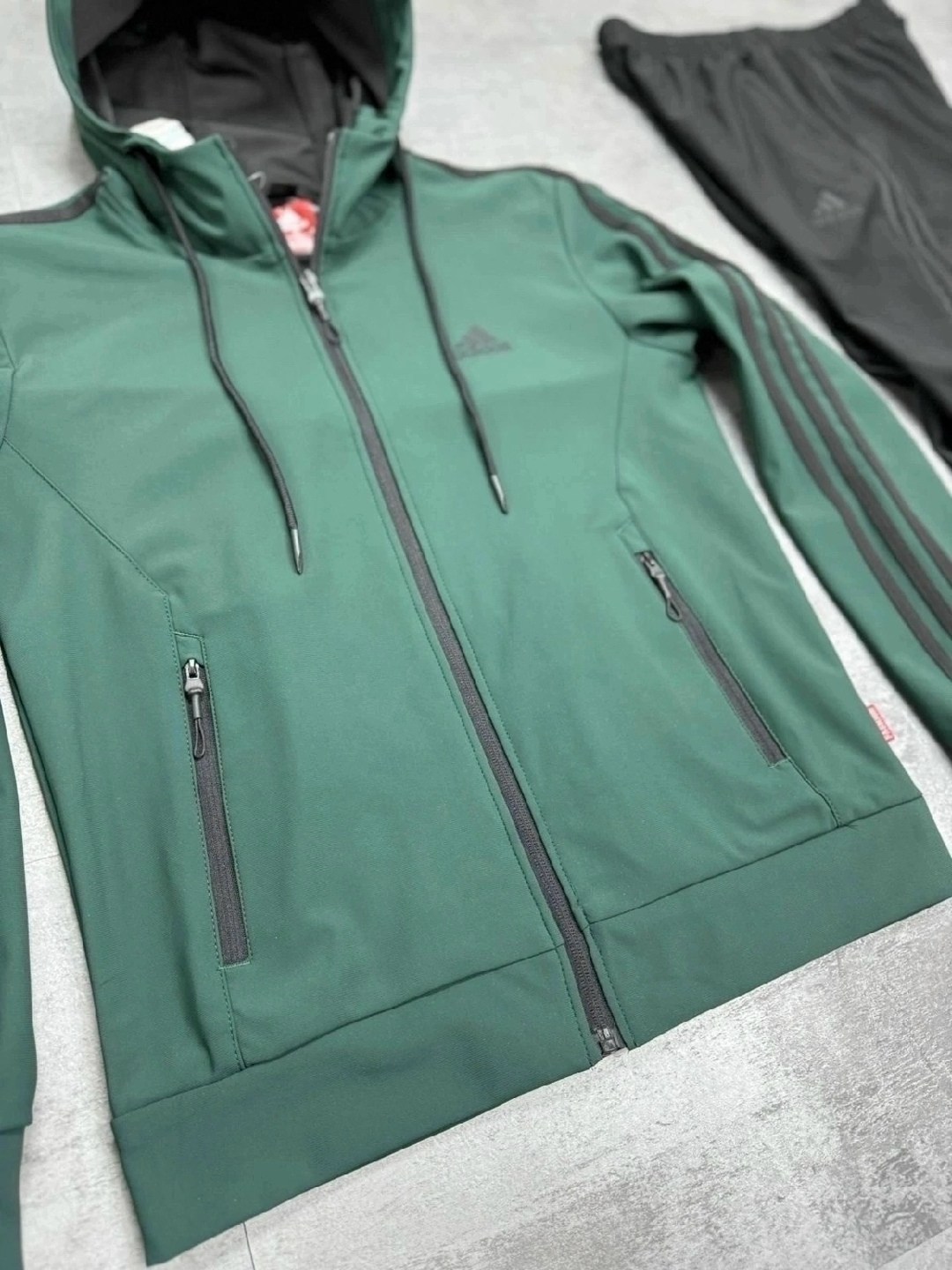 спортивный костюм adidas,мужской спортивный костюм adidas,спортивный костюм для мужчин,спортивные костюм,спортивные костюмы адидас