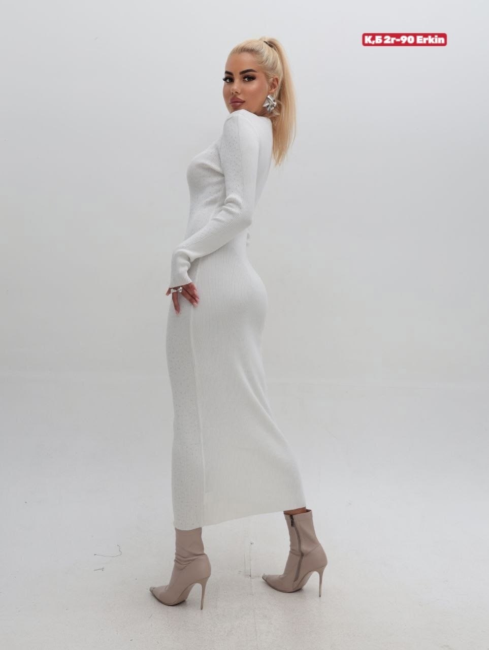 белое трикотажное платье,платье лапша,женское трикотажное платье,платье женское трикотажное миди,трикотажное платье