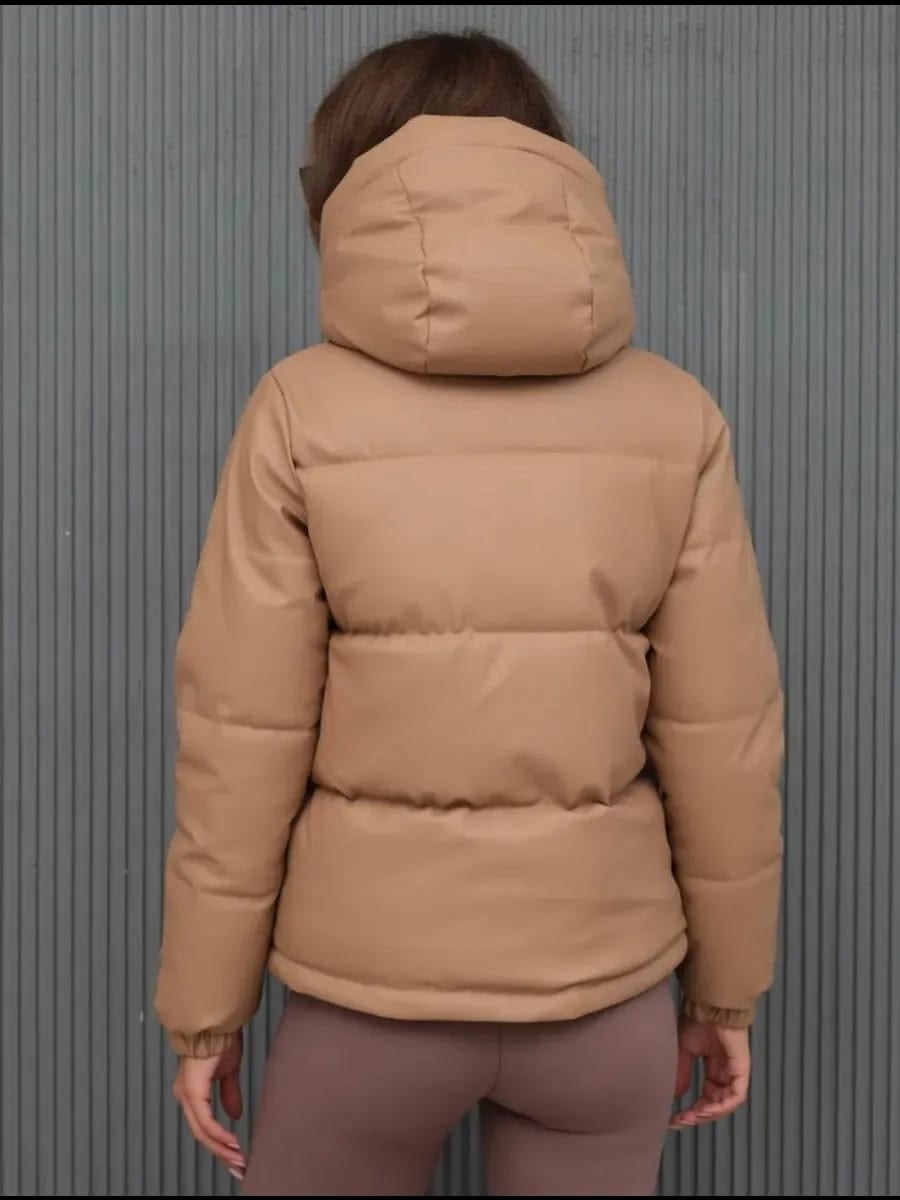 бежевая куртка женская демисезонная с капюшоном,бежевая куртка демисезонная,куртка женская,куртка модная,стильная куртка из экокожи