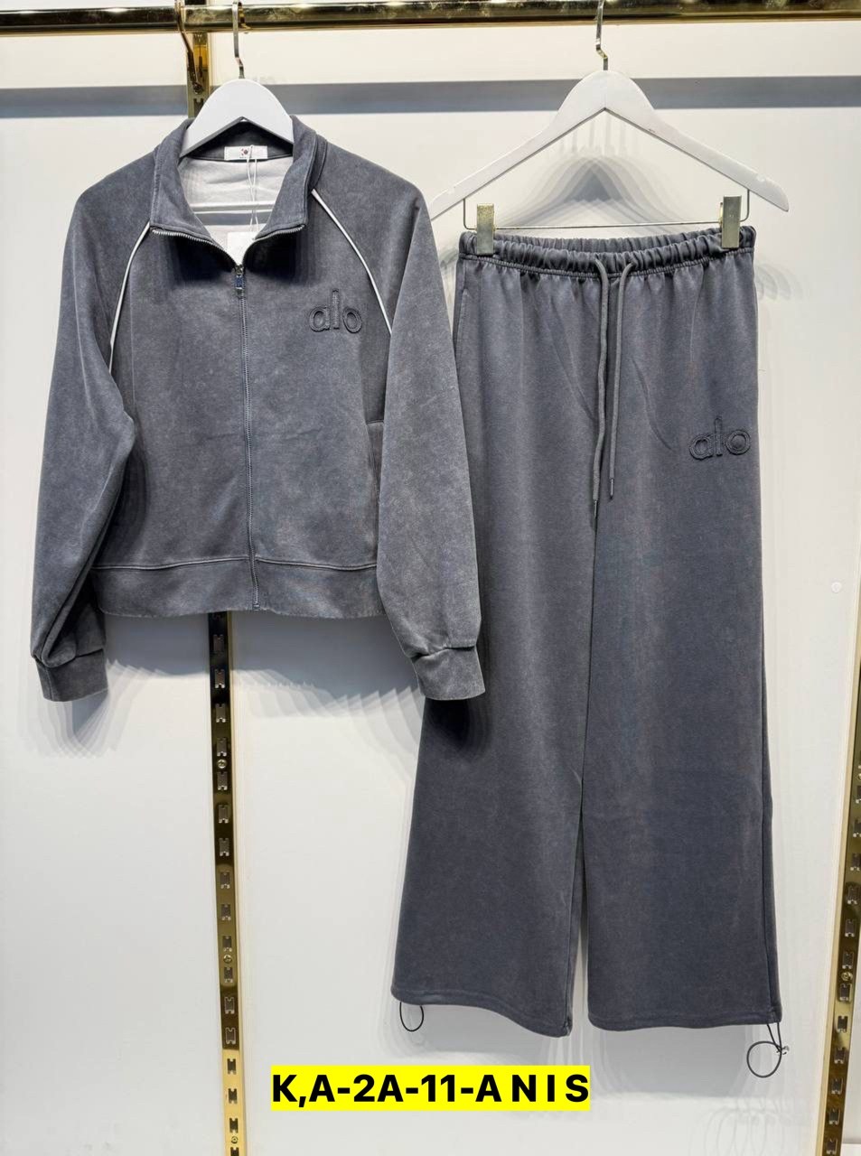 костюмы спортивные женские,,спортивные костюм,женские костюмы,велюровые костюмы