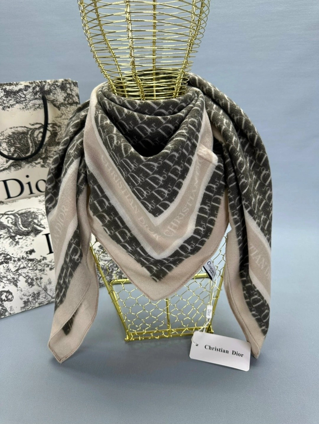 платки диор,брендовый платок,шарф диор,платок диор шелковый,платок кристиан диор