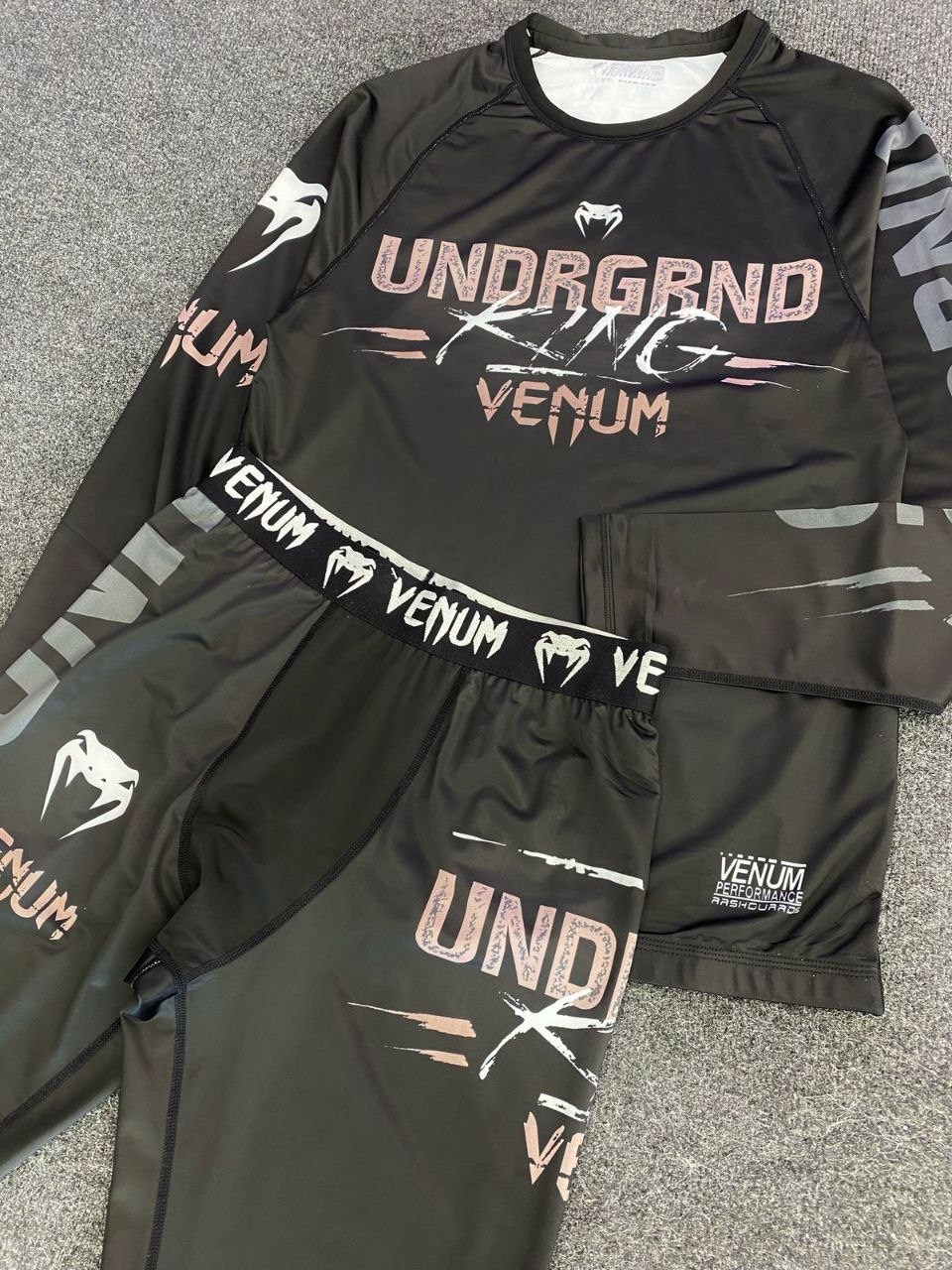 спортивные костюм,спортивный костюм для мужчин,мужские спортивные костюмы,спортивный рашгард