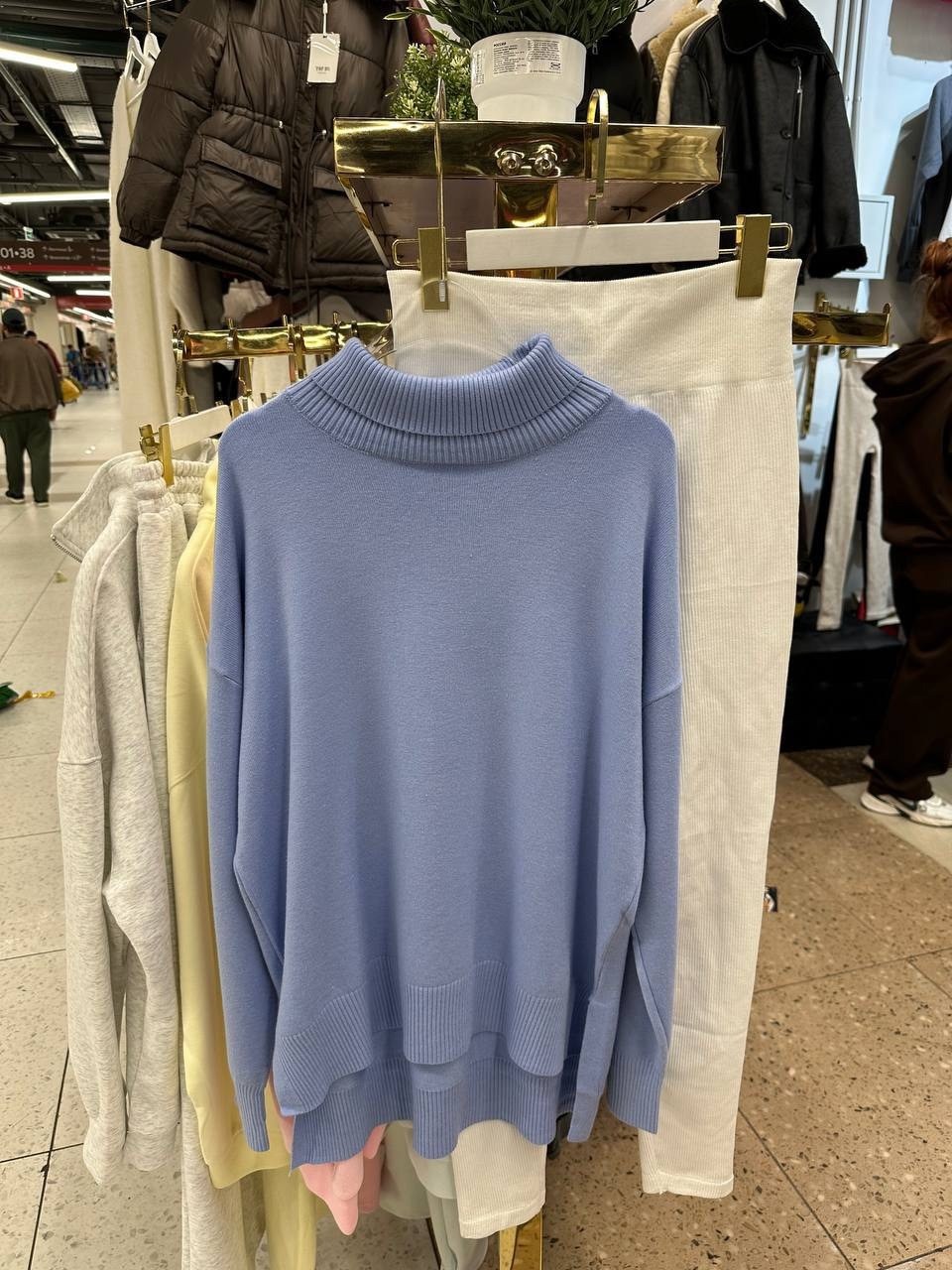 удлиненный свитер оверсайз,кофта оверсайз,стильные костюмы,свитер оверсайз длинный,свитер оверсайз теплый женский