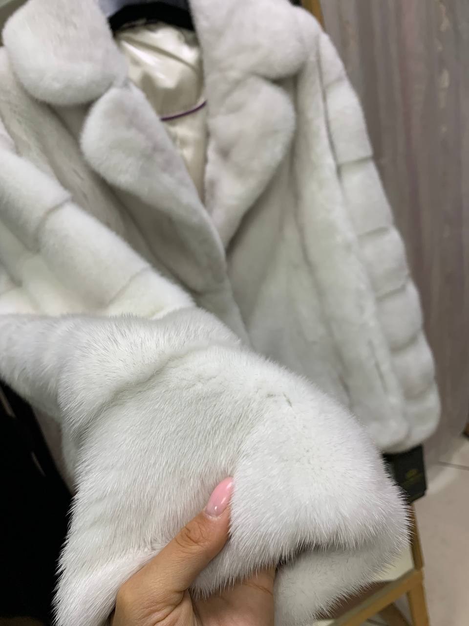 норковая шуба цельная белая автоледи,короткая норковая шуба с английским воротником,белая норковая шуба,норковая шуба,белая норка шуба