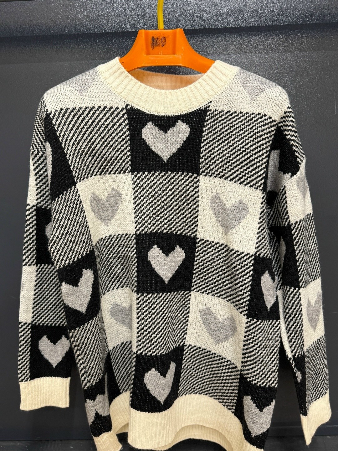 женский свитер,свитер модный,свитер,вязаные свитера,свитер с сердцем