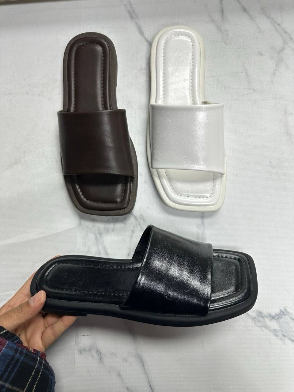 шлепанцы женские,модные шлепанцы,закрытые шлепки брендовые,шлепанцы женские из натуральной кожи,шлепанцы на плоской подошве