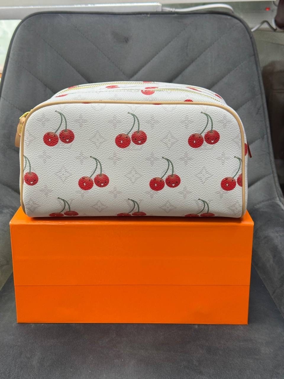 косметичка louis vuitton,модная сумка,сумки люкс,косметичка луи витон,сумки для женщин