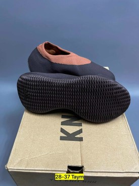 Кроссовки