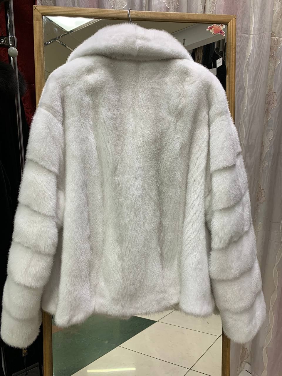 норковая шуба цельная белая автоледи,короткая норковая шуба с английским воротником,белая норковая шуба,норковая шуба,белая норка шуба