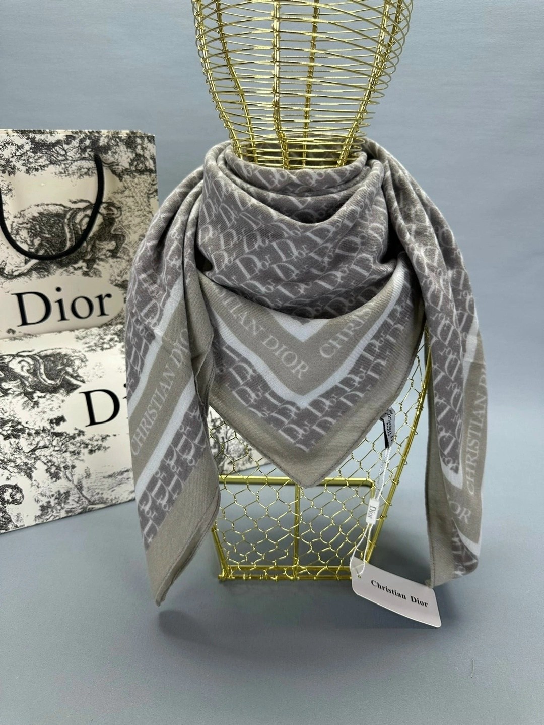 платки диор,брендовый платок,шарф диор,платок диор шелковый,платок кристиан диор