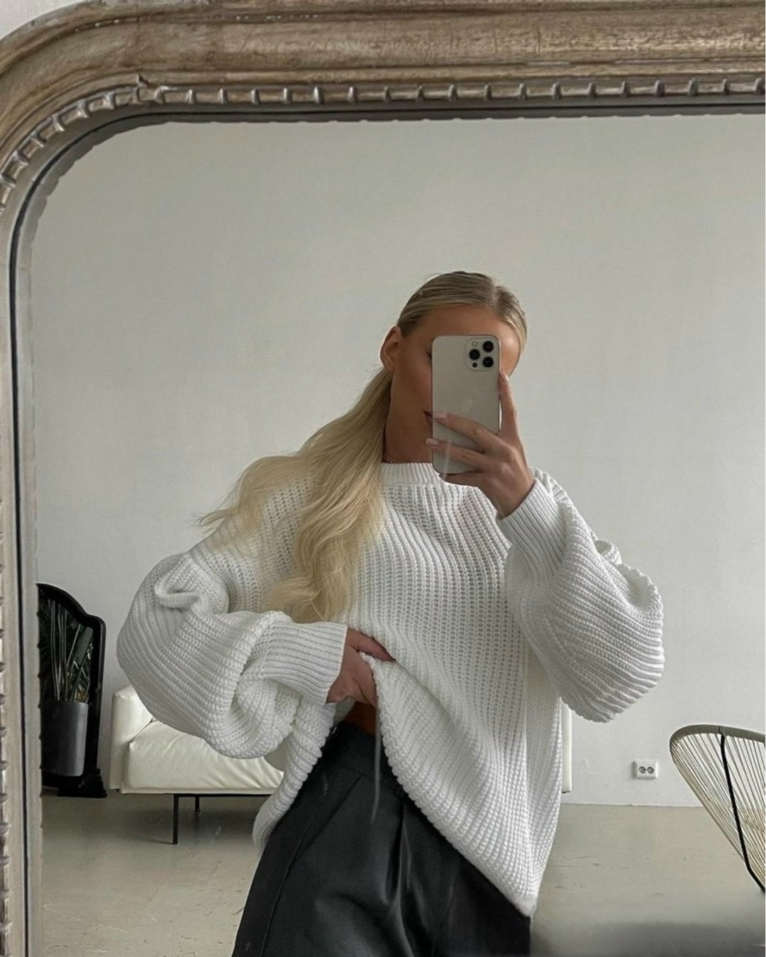 свитер оверсайз вязаный,вязаный джемпер оверсайз,модные свитера,свитер материал,уютный свитер