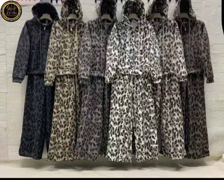 леопардовые костюмы,костюм леопардовый женский,костюм с принтом,костюм на флисе,костюм женский леопард