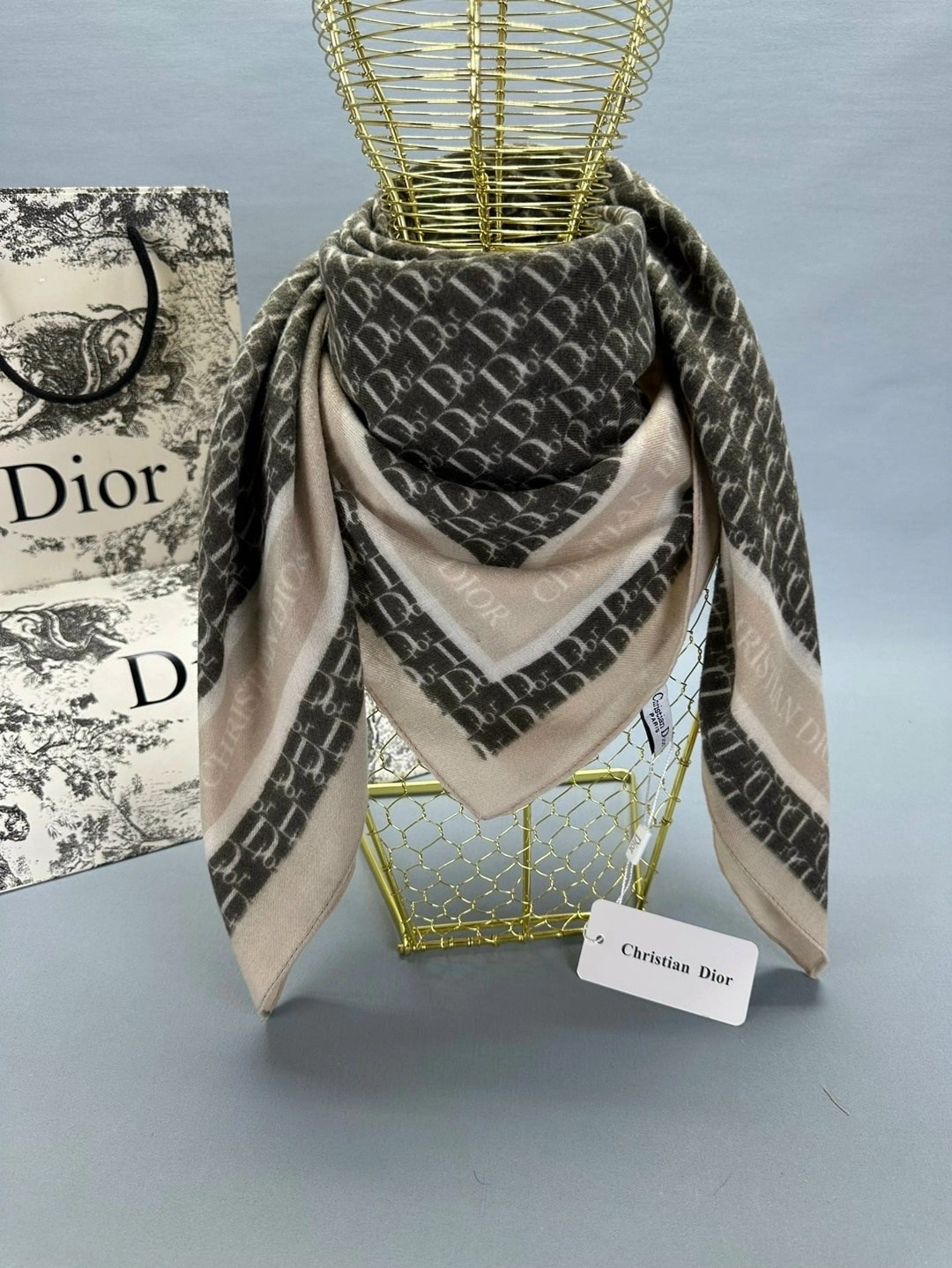 платки диор,брендовый платок,шарф диор,платок диор шелковый,платок кристиан диор