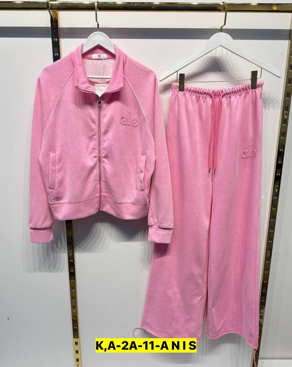 костюмы спортивные женские,,спортивные костюм,женские костюмы,велюровые костюмы